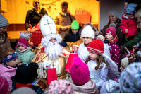Nikolaus der Kinderfreunde am Adventmarkt_02.12.2022