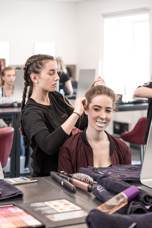 Hair & Makeup Artisten der Modeschule Hallein _ 21.04.2017
