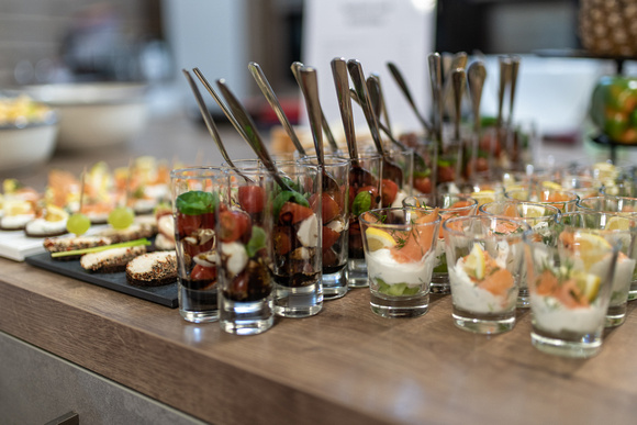 Kunstbrunch mit Steinskulpturen, Malerei u Musik_Creativ Werkstatt