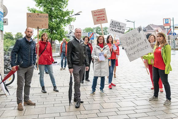 Schweigemarsch zum Erhalt autonomer Frauenhäuser_Hallein_20.06.2020