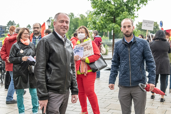 Schweigemarsch zum Erhalt autonomer Frauenhäuser_Hallein_20.06.2020
