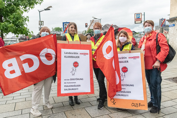 Schweigemarsch zum Erhalt autonomer Frauenhäuser_Hallein_20.06.2020