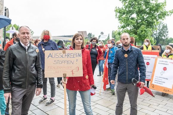 Schweigemarsch zum Erhalt autonomer Frauenhäuser_Hallein_20.06.2020